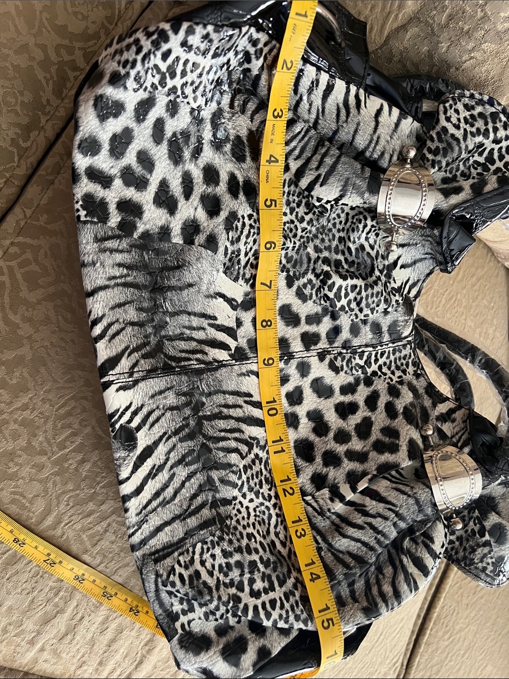 Black & White Animal-Print Shoulder Bag - Stylish Women’s Tote - Picture 5 of 6
